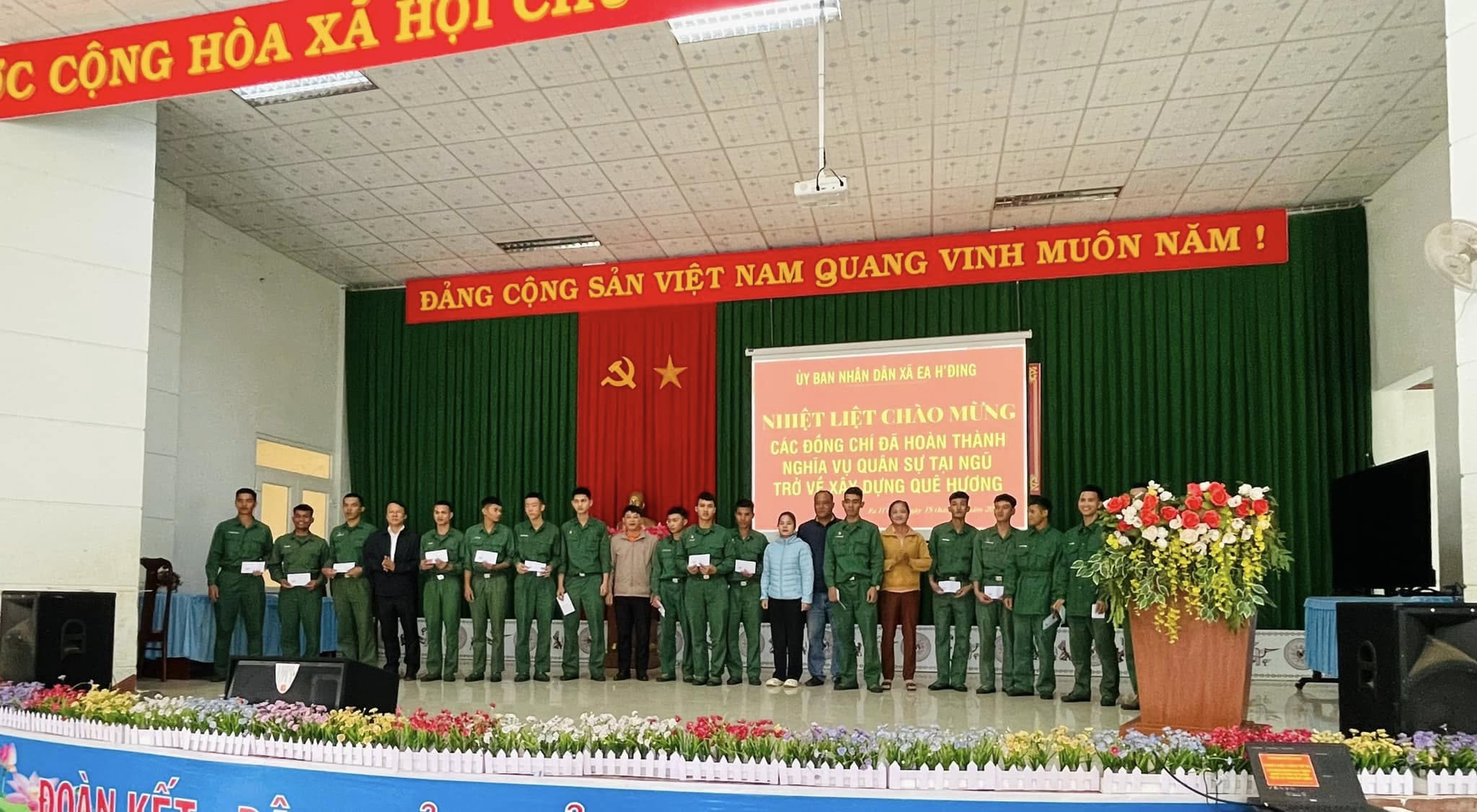 UBND XÃ EA H'ĐING: LỄ ĐÓN QUÂN NHÂN HOÀN THÀNH NGHĨA VỤ QUÂN SỰ XUẤT NGŨ TRỞ VỀ ĐỊA PHƯƠNG NĂM 2025